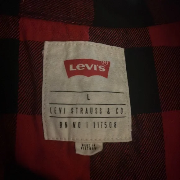 Levi’s red and black plaid button up shirt size large casual fall - Picture 3 of 4